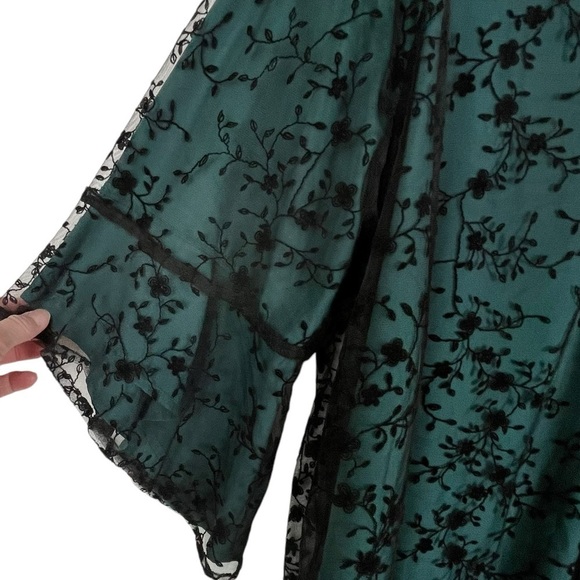 NWT Bloomchic Whimsygoth Black Embroidered Lace over Green Underlay Sz. US 18-20 - Picture 5 of 11
